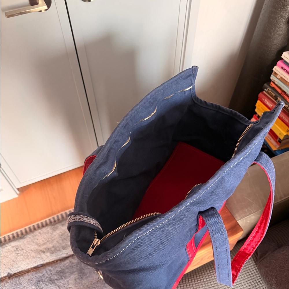 Chic Pet Carrier Tote - Blue and Red - Picture 3 of 9